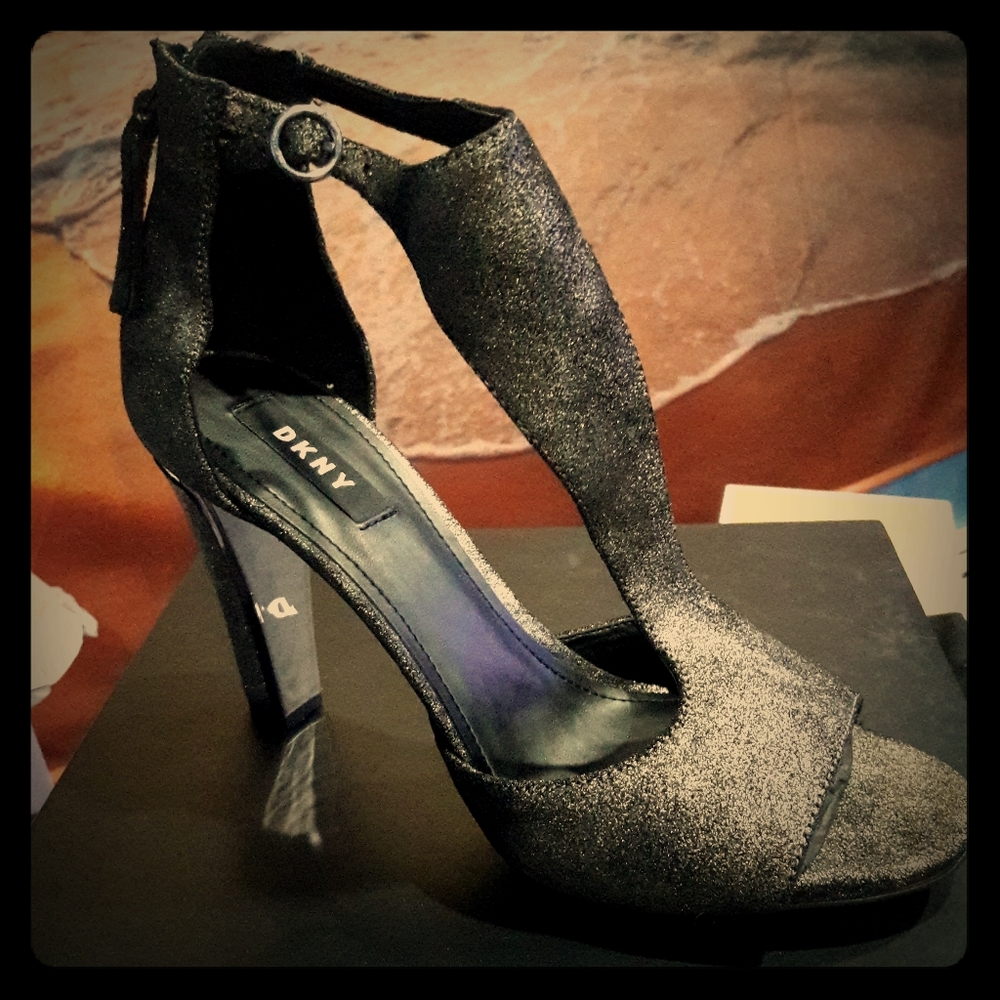 Dkny Colby T strap shoe. Size 9